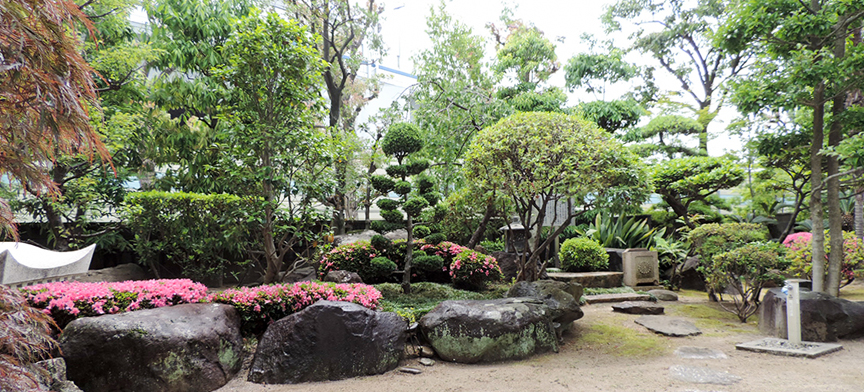 スライダー画像05 庭園「生きるよろこび つながるご縁」